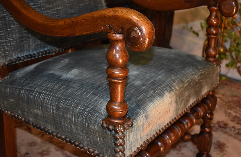 Paire De Fauteuils Louis XIII En Noyer.  XVIIème.-photo-4