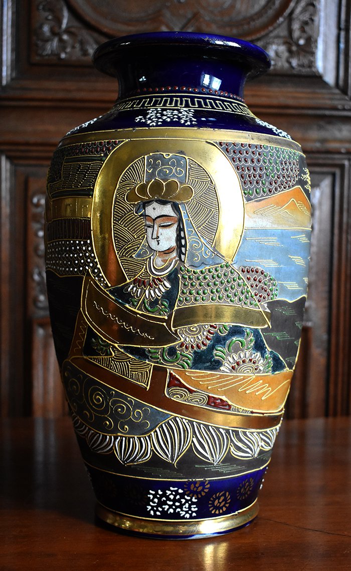 Paire De Vases en Faïence de Satsuma, Geishas et Dignitaires Sur Fonds Bleu et or , Japon, Fin XIXème.-photo-2