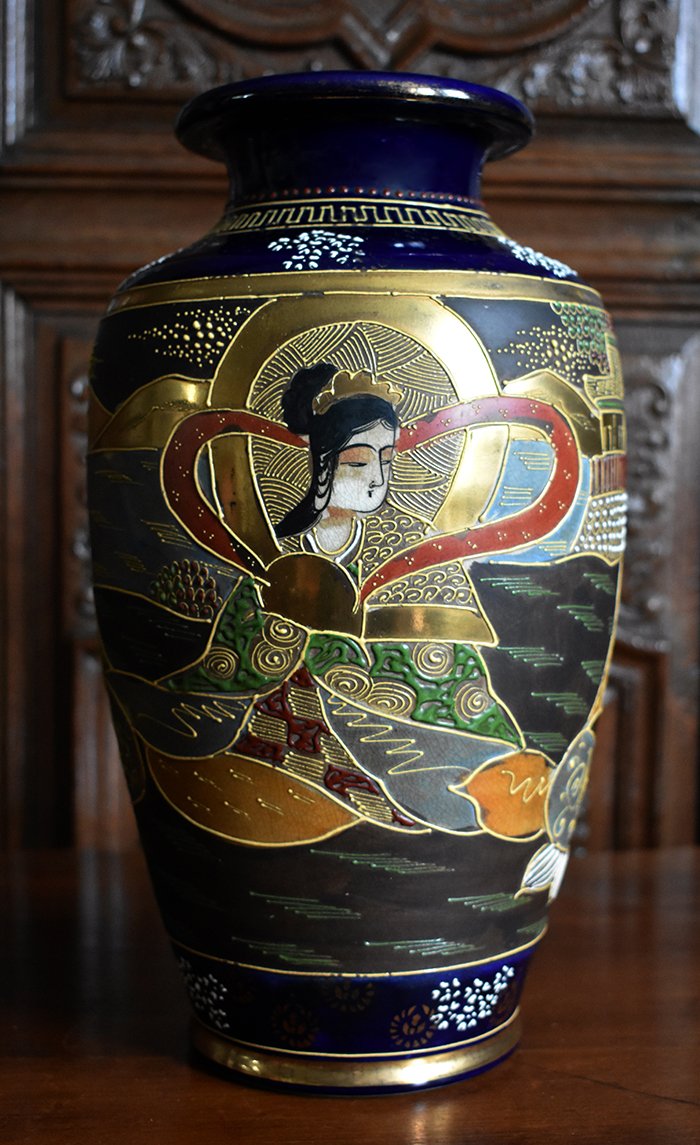 Paire De Vases en Faïence de Satsuma, Geishas et Dignitaires Sur Fonds Bleu et or , Japon, Fin XIXème.-photo-4