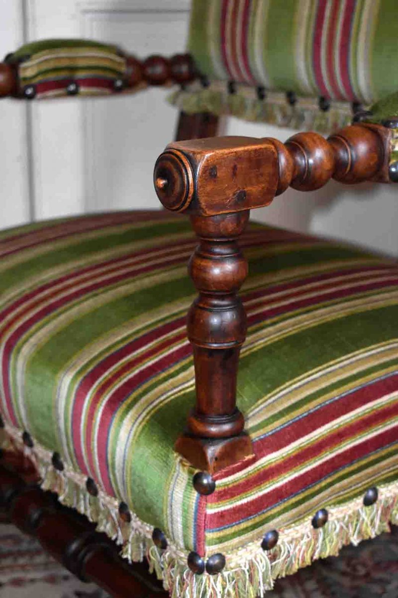 Paire De Chaises à Bras , Fauteuils De Style Louis XIII. Chaise en noyer.-photo-8