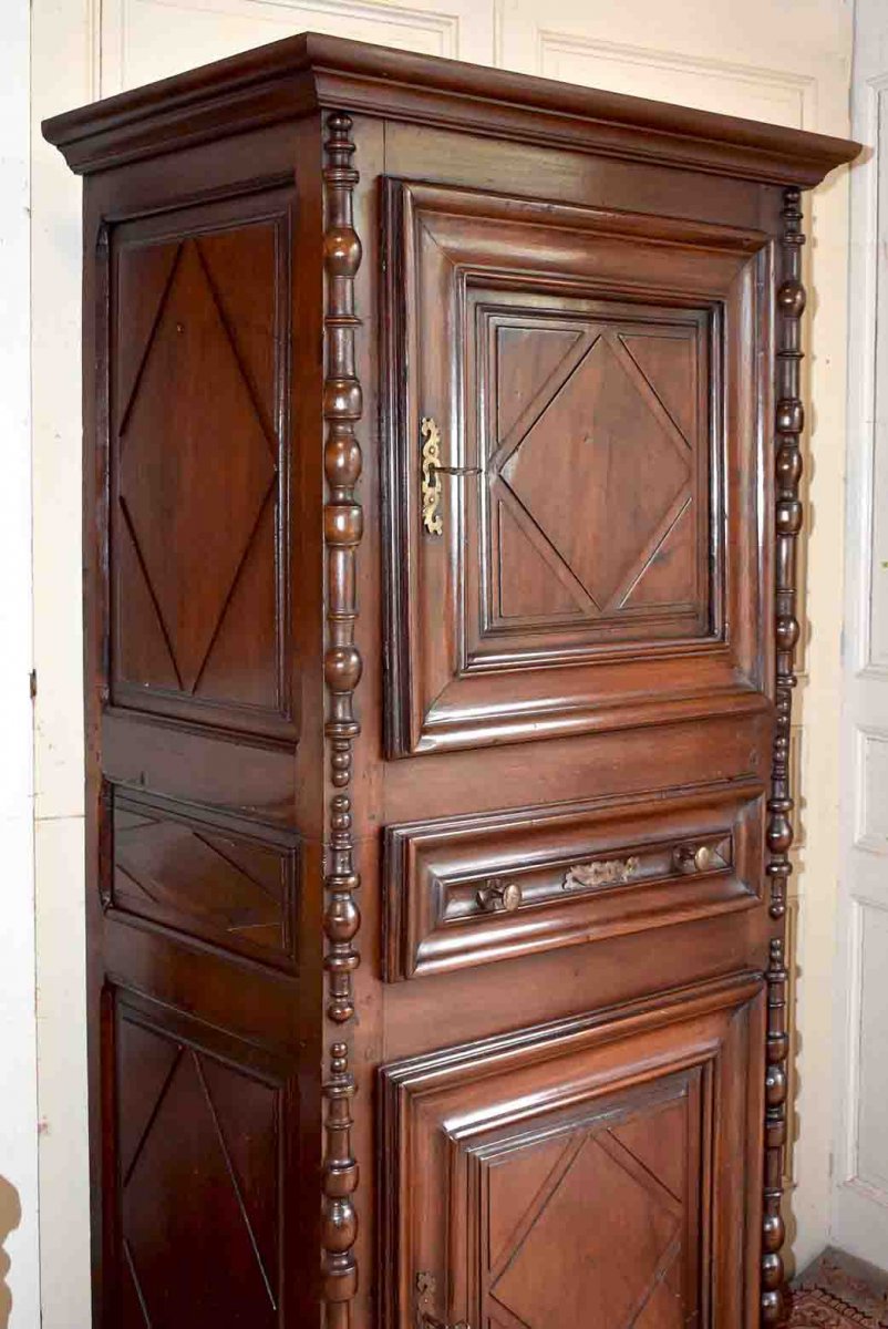 Homme-debout   En Noyer, cabinet Louis XIII , XVII&egrave;me.-photo-3