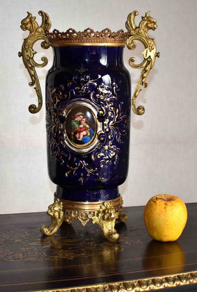Grand Vase En Faïence Fine Bleu De Four Et Décor Religieux,  Monture  Bronze , Chimères Et Grotesques-photo-2