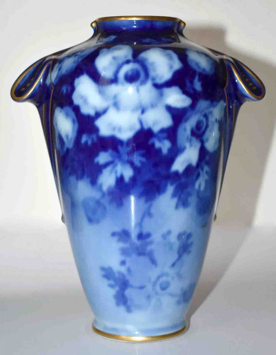 Poujol, Vase En Porcelaine De Limoges , Roses En  Camaïeu Bleu 