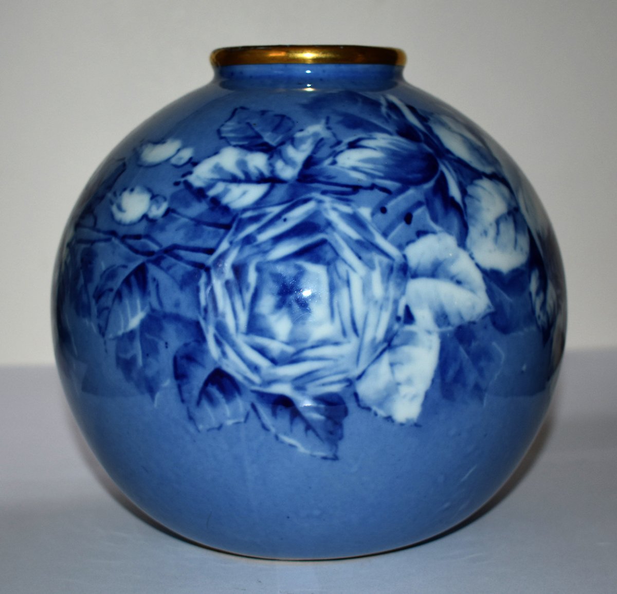 Vase Boule En Porcelaine De Limoges, Camaïeu De Bleu, Décor De Roses , Peint Main.-photo-2