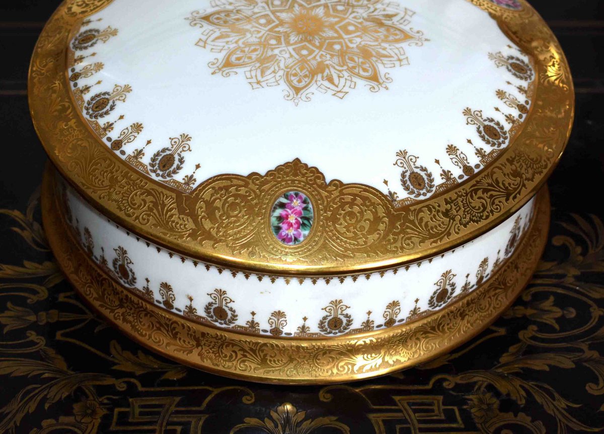 Grand Coffret En Porcelaine De Limoges peint Main, Bonbonnière  Double Incrustation Or, Poli à l'Agate.-photo-2
