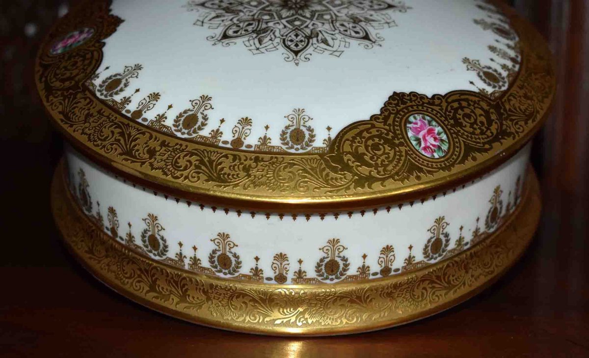 Grand Coffret En Porcelaine De Limoges peint Main, Bonbonnière  Double Incrustation Or, Poli à l'Agate.-photo-1