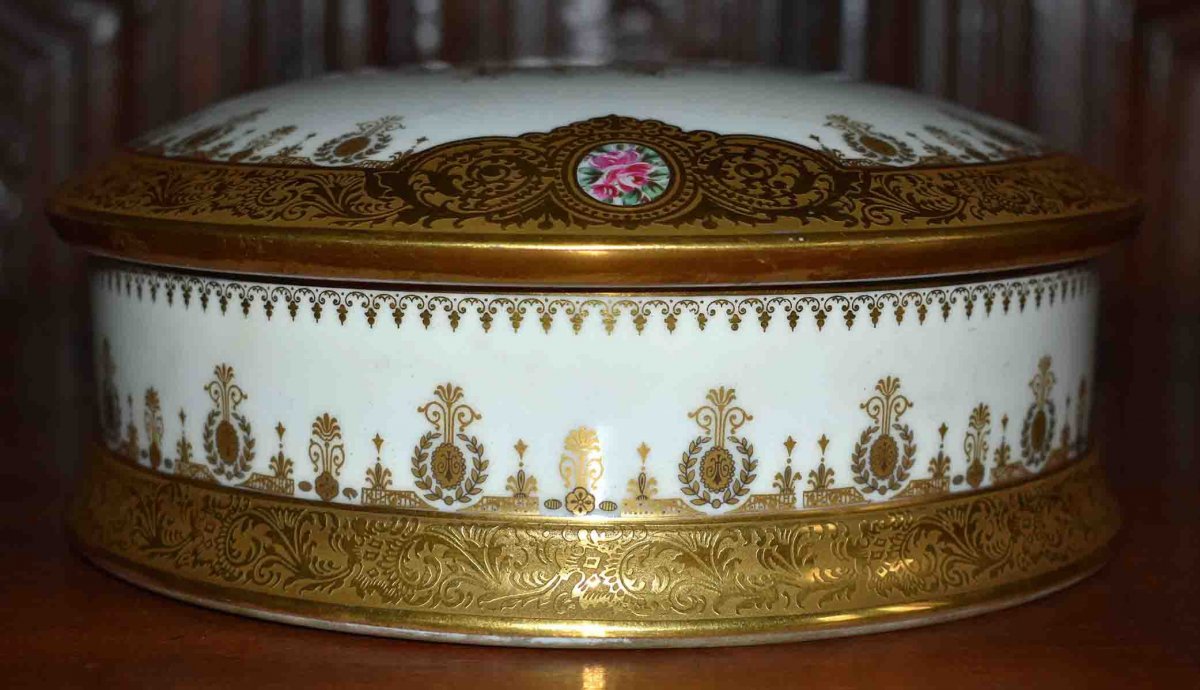 Large Limoges Porcelain Box, Double Gold Inlay, Aged Polished And Hand Painted.-photo-2