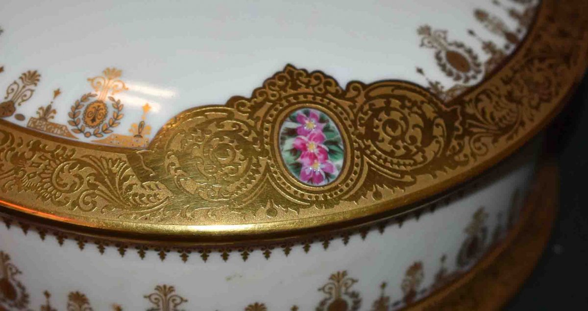 Large Limoges Porcelain Box, Double Gold Inlay, Aged Polished And Hand Painted.-photo-3