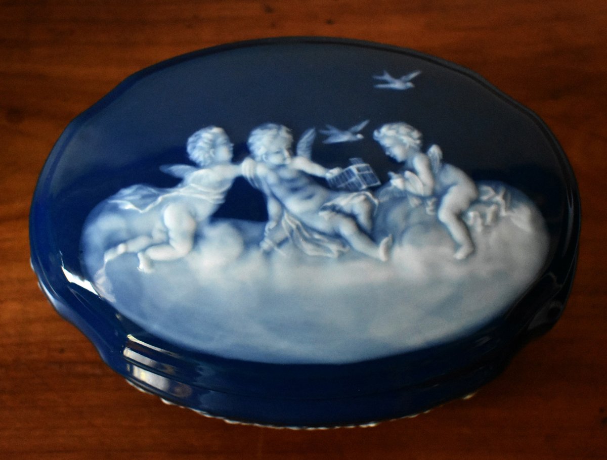 Coffret  par Camille Tharaud (1878-1956) . Bonbonnière  En Porcelaine De Limoges, Chérubins. Bleu de four.-photo-7