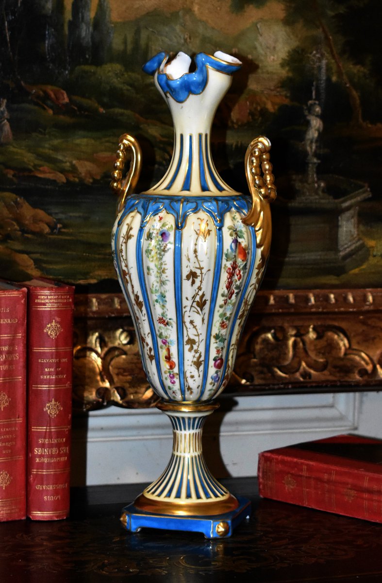 Vase Balustre Sur Pied - Douche Dans Le Goût De Sèvres, Peint Main.