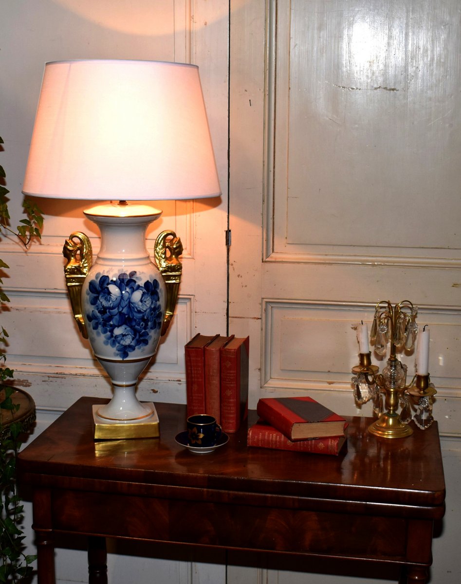 Importante Lampe En Porcelaine De Limoges, Camaïeu De Bleu Et Or Fin, Décor Floral Peint Main -photo-2