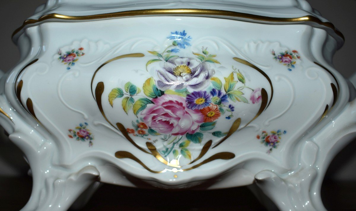 Grande Soupière Et Son Plat Dormant En Porcelaine De Limoges, Décor Floral.-photo-2