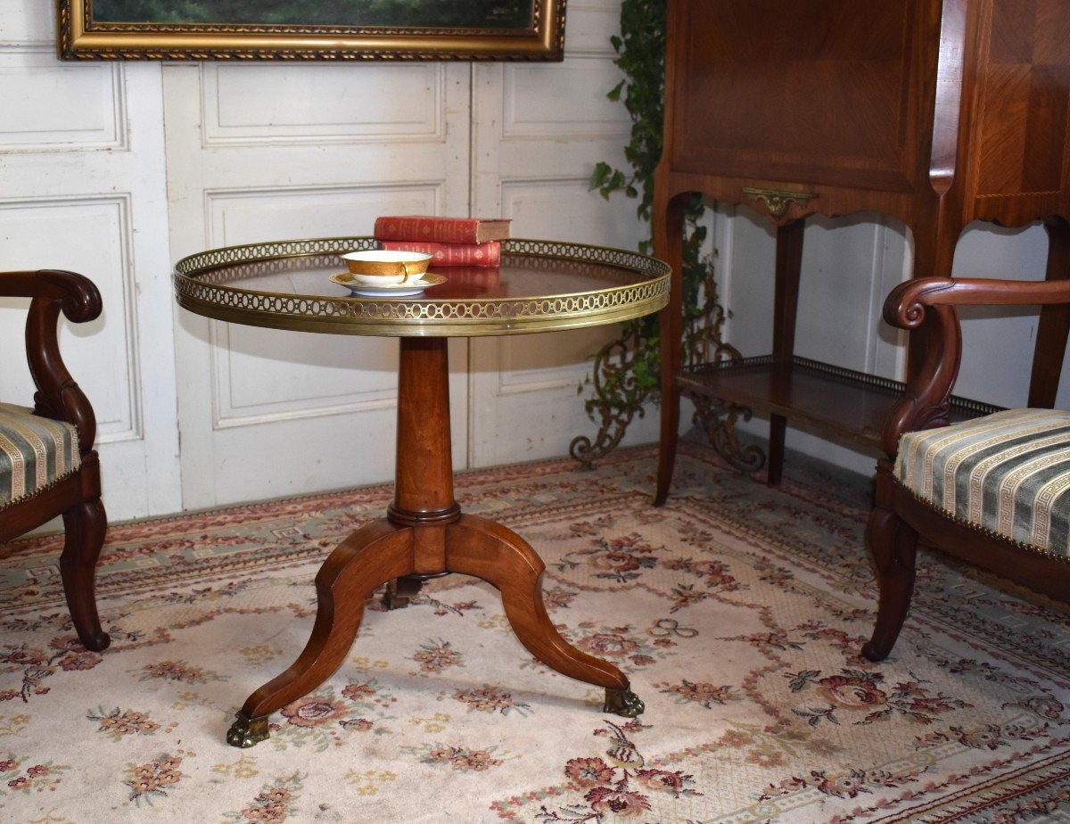 Table Guéridon Piétement Tripode  En Acajou , Plateau Circulaire,  Galerie De Laiton . pieds griffes en bronze.-photo-3