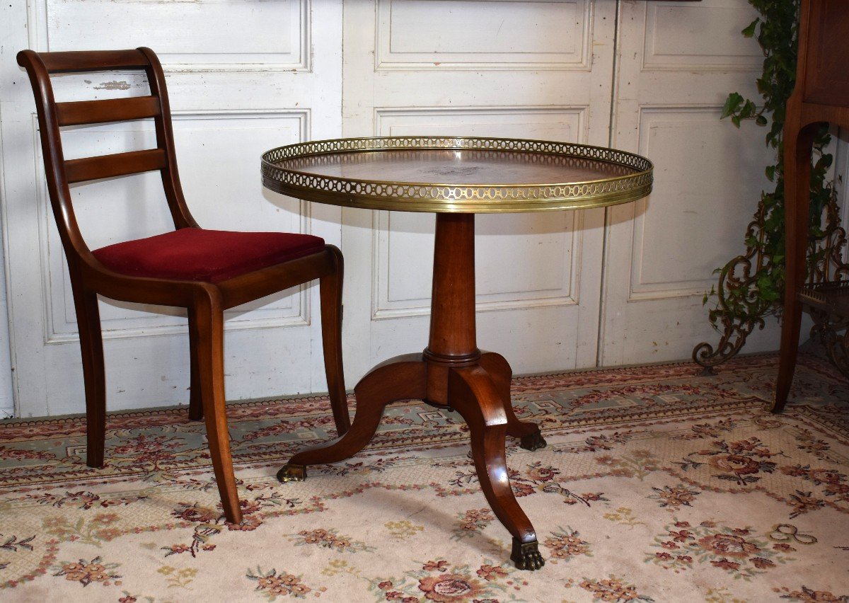 Table Guéridon Piétement Tripode  En Acajou , Plateau Circulaire,  Galerie De Laiton . pieds griffes en bronze.-photo-4