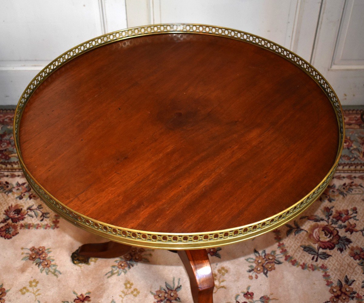 Table Guéridon Piétement Tripode  En Acajou , Plateau Circulaire,  Galerie De Laiton . pieds griffes en bronze.-photo-2