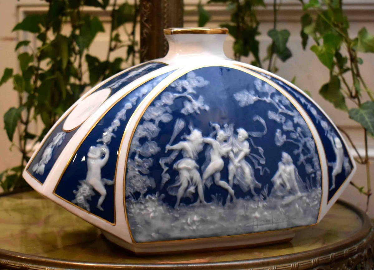 Marcel  Chaufriasse , Grand Vase Soliflore En Porcelaine De Limoges, D&eacute;cor De Faunes, Satyres Et M&eacute;nades, en p&acirc;te sur p&acirc;te.