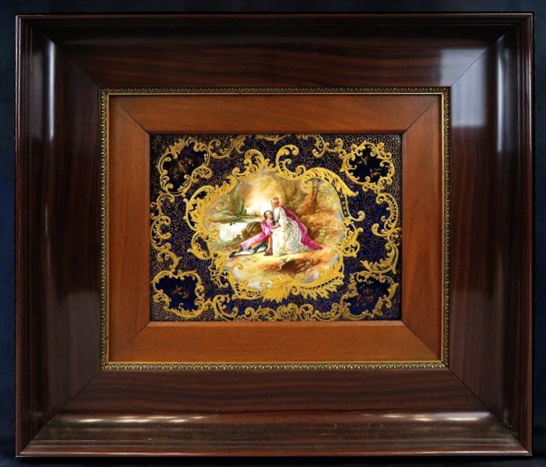 Important Plate In Polychrome Porcelain Decor Galante Scene, Kiln Blue And Gold Paste.-photo-3