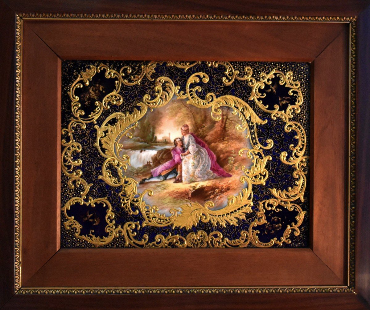 Important Plate In Polychrome Porcelain Decor Galante Scene, Kiln Blue And Gold Paste.-photo-4