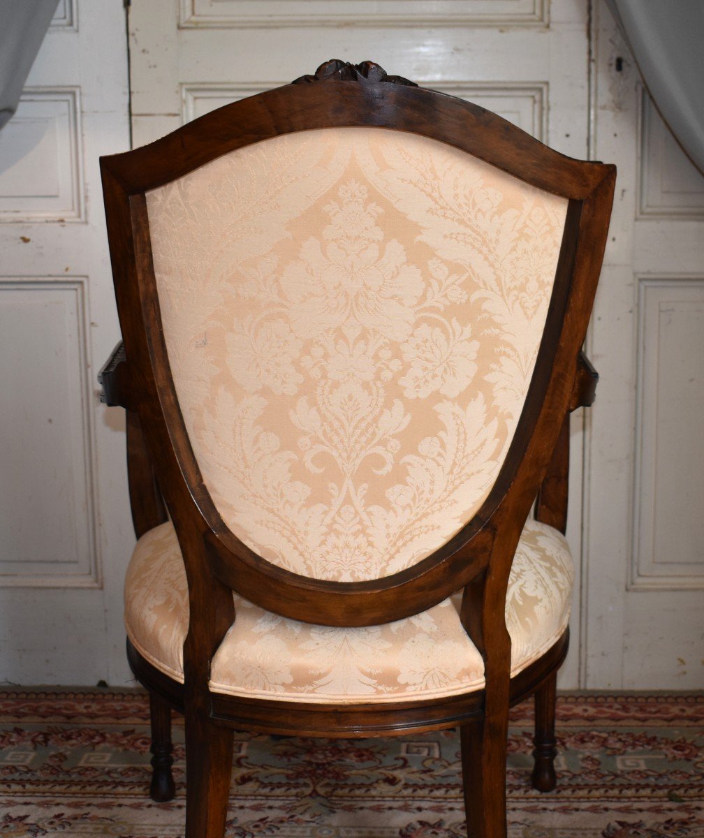 Fauteuil Anglais  Néoclassique De Style Robert Adam au  dossier écusson  de forme bouclier ou écu , Angleterre. Ecosse.-photo-1