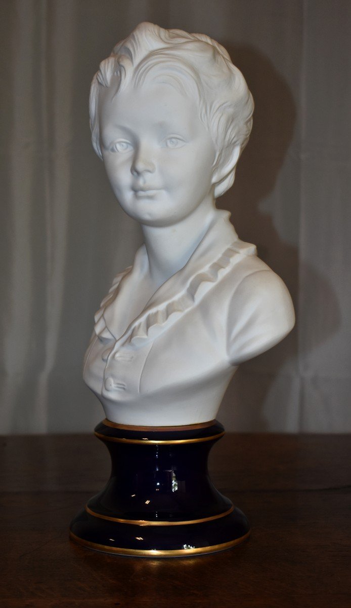 Paire De  Grands Bustes en biscuit, 40 cm ,  Les Enfants Brongniart ,   Louise et Alexandre d'Après Houdon, Statues en Porcelaine De Limoges , socle bleu de four.-photo-4