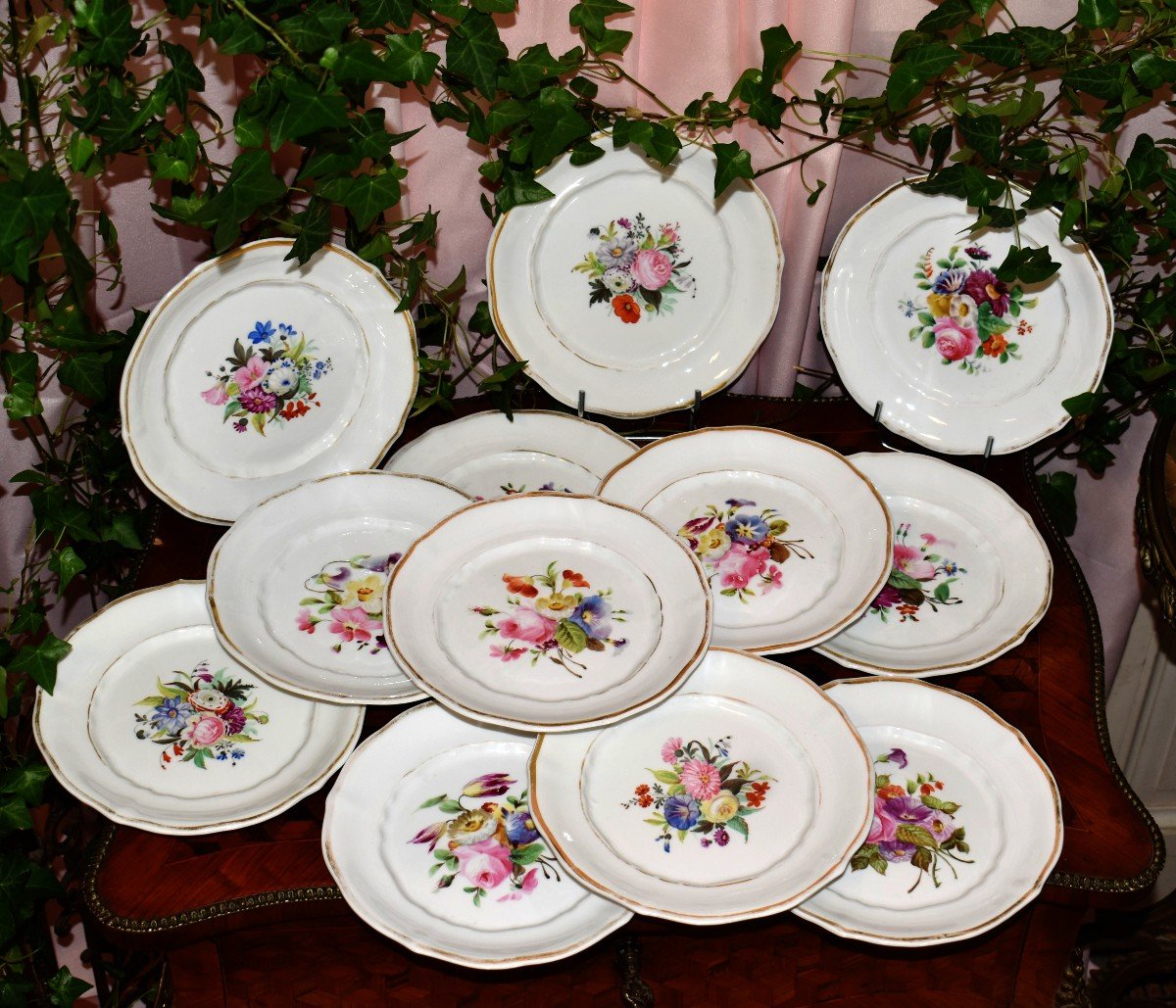 Suite De 12 Assiettes En Porcelaine Manufacture Schumann Moabit - Berlin  ( 1845-1850 ) Décor Floral peint main