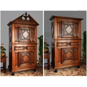Cabinet Two Corp Pediment Louis XIII, Standing Man Seventeenth In Solid Walnut, Cabinet 2 Parts.