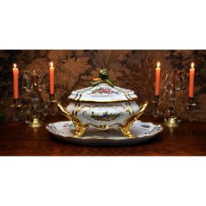 Importante Soupière Et Son Plat De Présentation ( 53 cm ! )  en Porcelaine de Limoges décor entièrement Peint à la Main, 