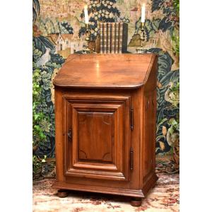 Louis XIV Period Oratory, Small Piece Of Furniture With One Door In Solid Walnut, Late 17th - Early 18th Century 