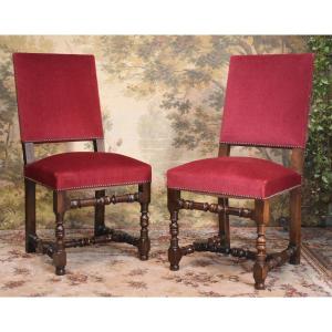 Paire De Chaises De Style Louis XIII  ,  Pieds Balustre,  Dossier Haut, Tissu En Velours Rouge
