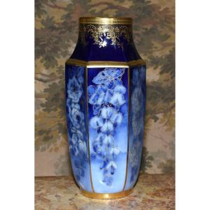 Vase en porcelaine de Limoges P. Pastaud, en camaieu de bleu et bleu de four, incrustation or, 