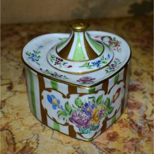 Jacques Dumont , 1910,  Porcelaine de Limoges, encrier en cœur, décor floral et or,  peint main