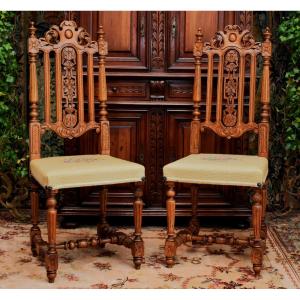 Paire De Chaises De Style Renaissance - Henri II En Chêne Massif Et Tissu Aux Petits Points.   