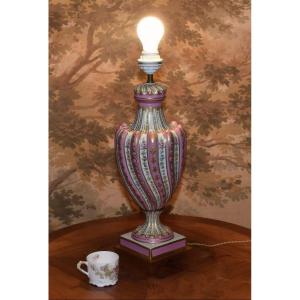 Grand Pied De Lampe En Porcelaine De Paris, De Forme Balustre à Godrons Et Torses, Décor Floral