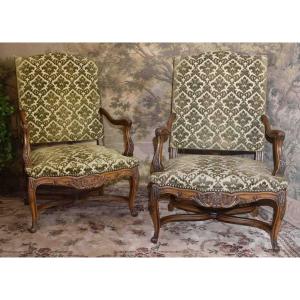 Importante Paire De Larges Et Grands Fauteuils Sculptés ,  De Style Régence , Entretoise En X 