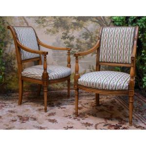 Paire De Fauteuils De Style Directoire, Sièges à Garniture Tapisserie Aux Petits Points,