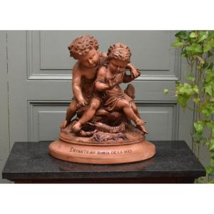 Gustave Trouillard, Grand Groupe en terre cuite, sculpture intitulée Enfants au bord de la mer