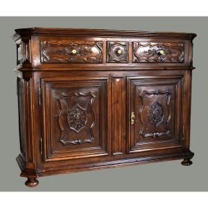 Grand Buffet Bas à Hauteur d'Appui En Noyer , 2 portes et 3 tiroirs , XVIIIe siècle