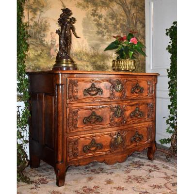 Lyonnaise Louis XV Commode In Solid Walnut, XVIIIth Commode From The Rhone Valley Curved Facade.