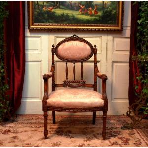 Fauteuil De Style Louis XVI à Dossier Médaillon Et Ajouré