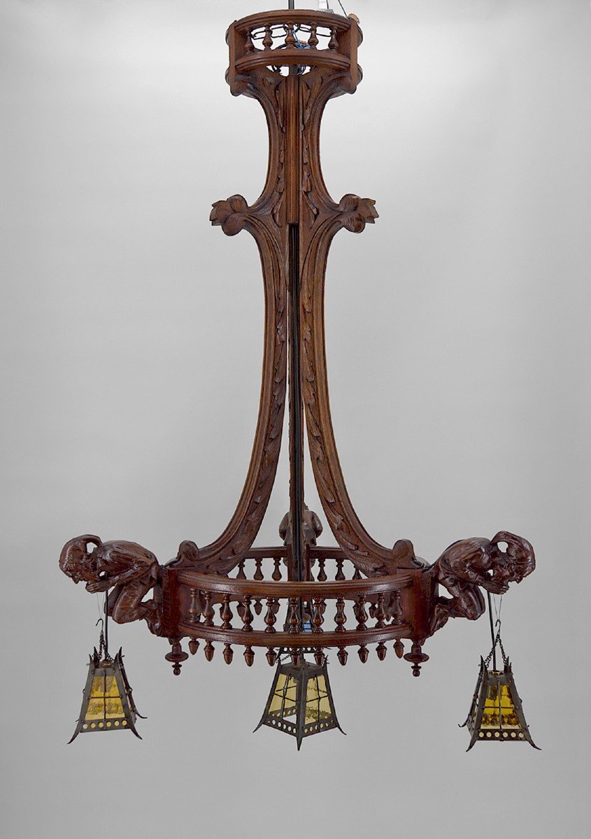 Lustre Néo Gothique Sculpté Aux Bouffons Et Lanternes, France, Circa 1900