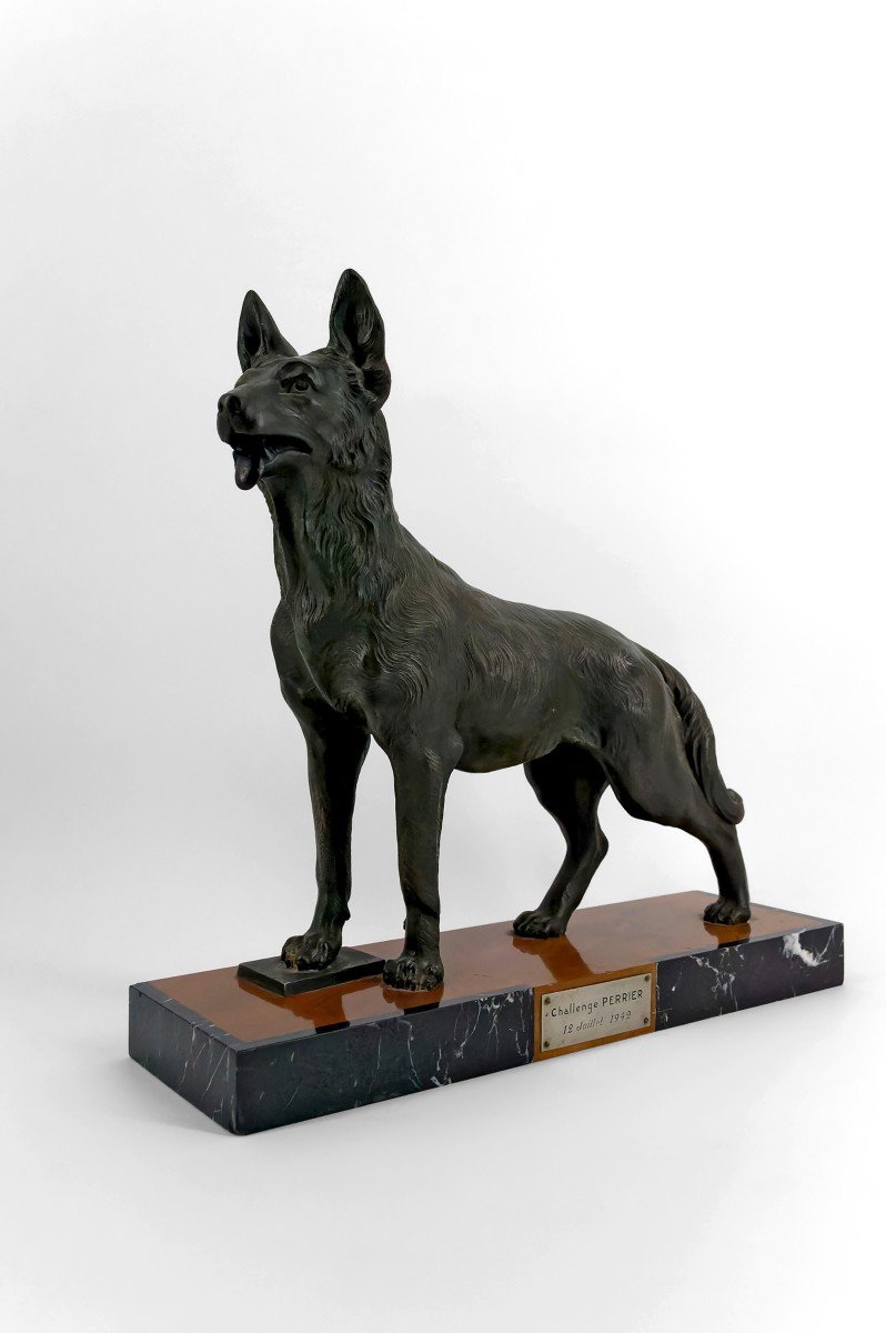 Important Sculpture Representing A German Shepherd, Trophy For The Perrier Challenge, 1942