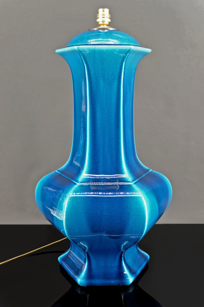 Importante Lampe En Porcelaine à Email Craquelé Bleu, France, Circa 1940