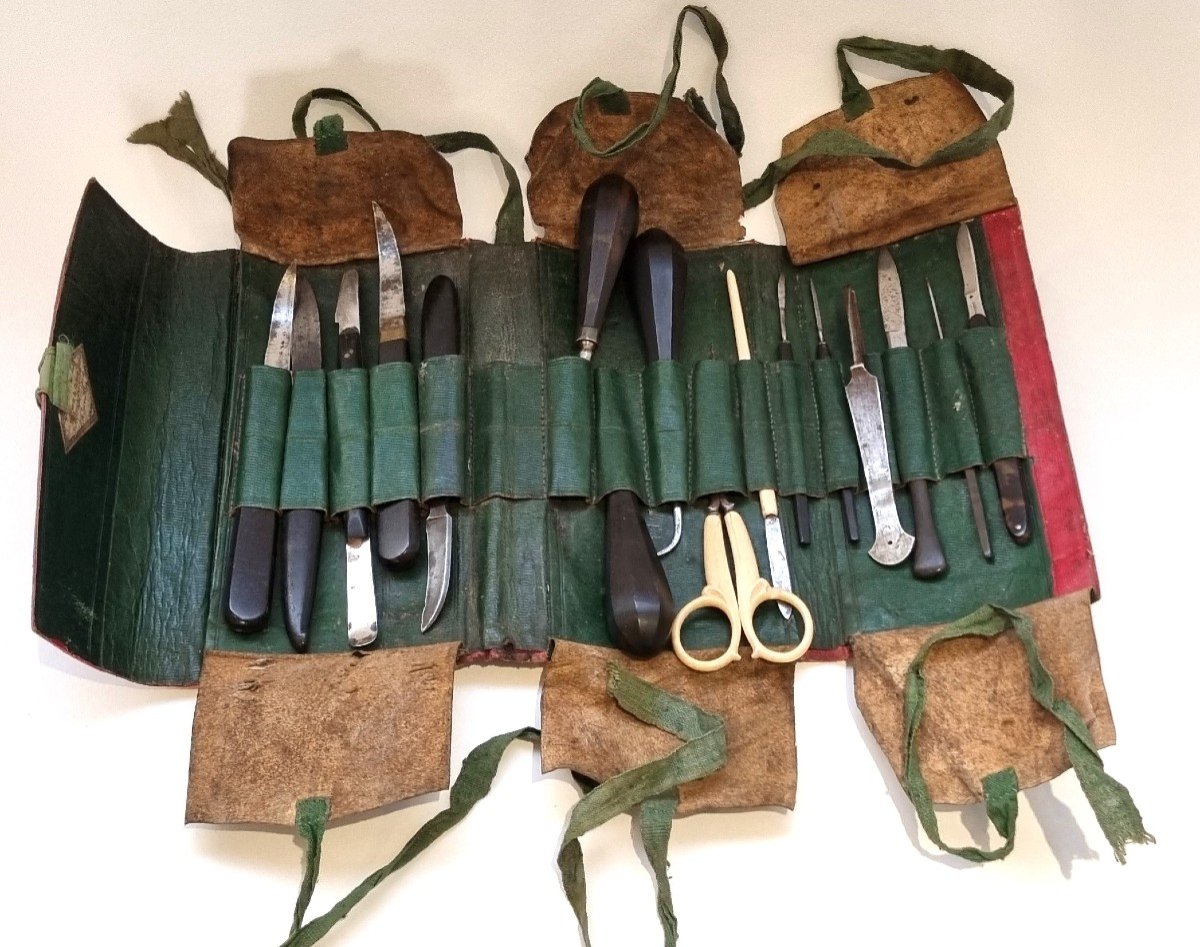 Veterinary Surgery In Red And Green Morocco, 1800-1830-photo-1
