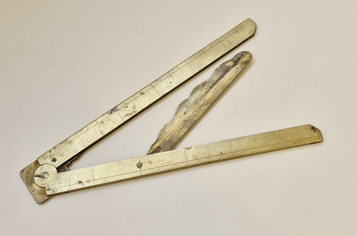 Baradelle - Two Brass Rulers, 18th Century-photo-7