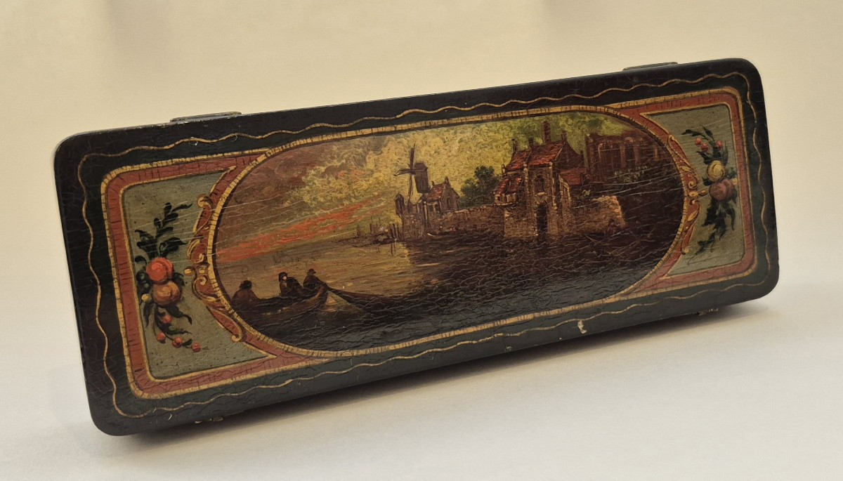 Coffret de pesage à décor de marine en vernis Martin, circa 1820-photo-2