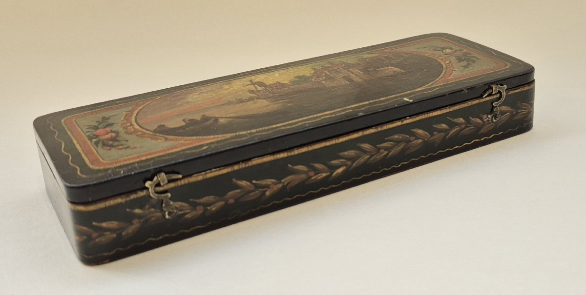 Coffret de pesage à décor de marine en vernis Martin, circa 1820-photo-3