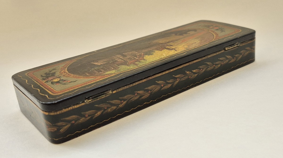 Coffret de pesage à décor de marine en vernis Martin, circa 1820-photo-1