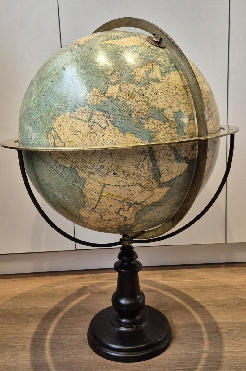 Grand globe terrestre 50cm par Larochette et Bonnefont
