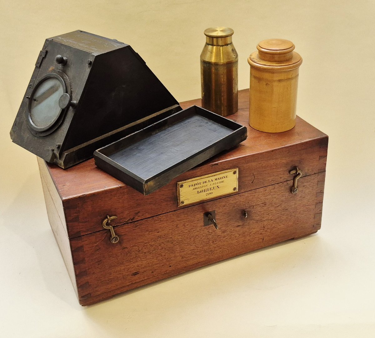 Large Artificial Horizon By Lorieux, 19th-century Navy Collection