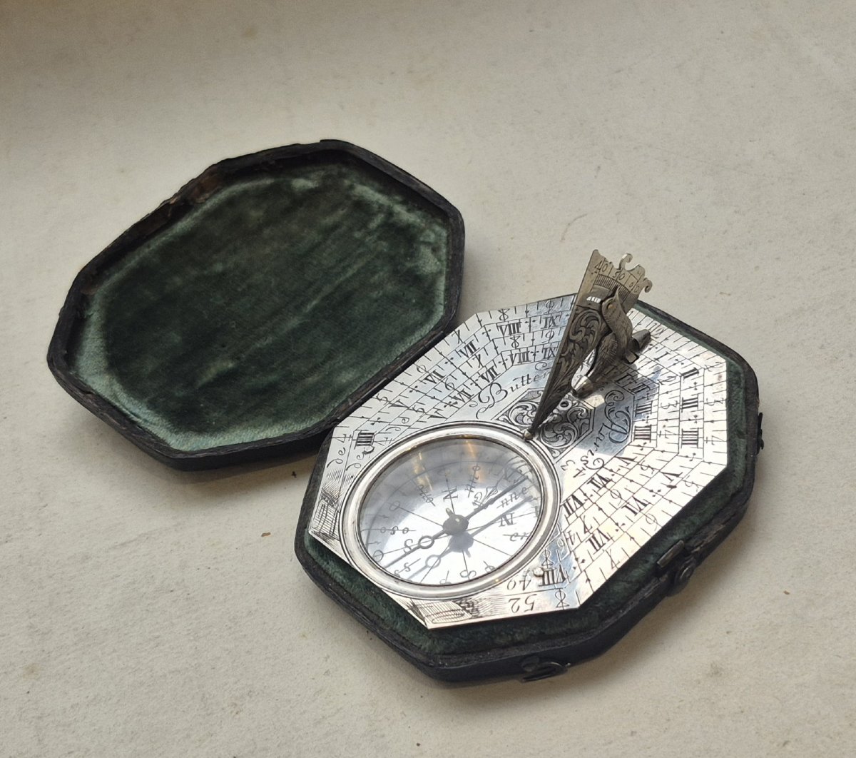 Cadran solaire en argent - Butterfield, 1680-1690